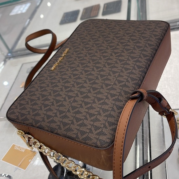 MICHAEL KORS
Jet Set Large East West Zip Printed Logo Crossbody Bag
Brown 
NWT - Picture 11 of 16